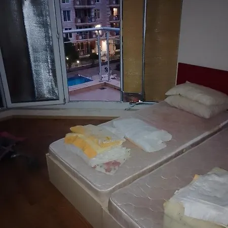 Sunny Apartment Апартамент